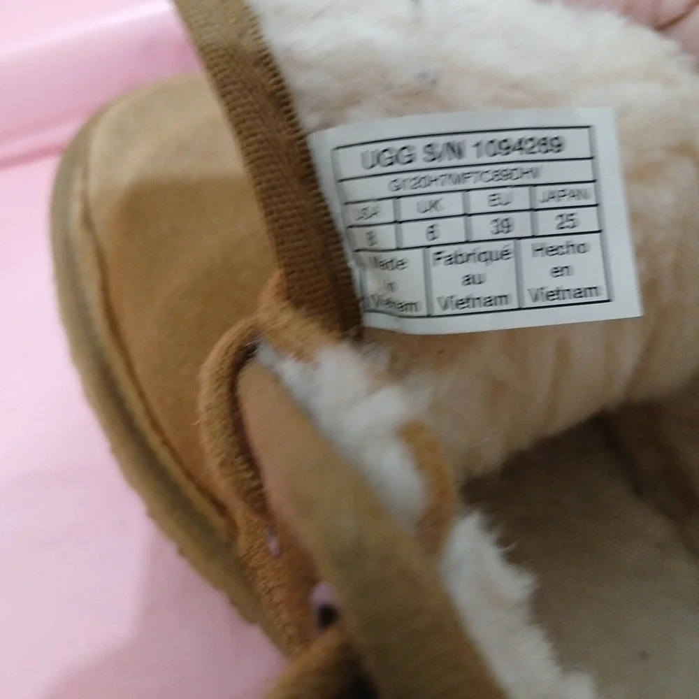 UGG Neumel Women's Size 8 Chukka Boots Chestnut Brown